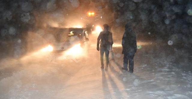 Hakkari'de araçlar tipide mahsur kaldı