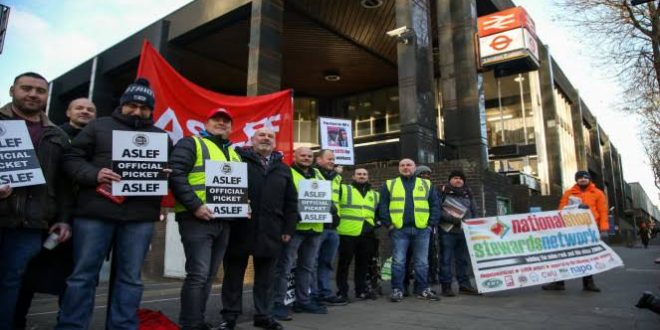 İngiltere'de grev dalgası büyüyor! Yarım milyon çalışan işi bıraktı