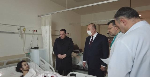 Mevlüt Çavuşoğlu İstanbul'da depremzedelerle bir araya geldi