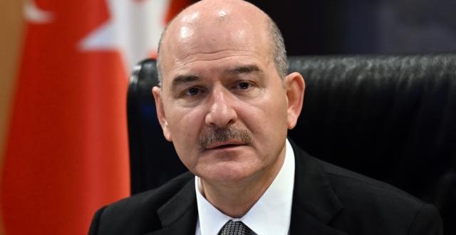 Süleyman Soylu 2 evini depremzedelere verdi