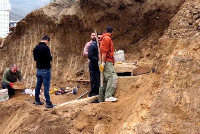 Bursa'da inşaat kazısı sırasında lahit bulundu