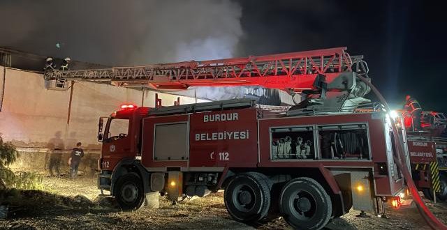 Burdur'da fabrikada yangın çıktı