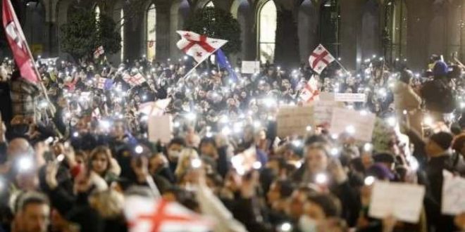 Gürcistan protestolara boyun eğdi; 'yabancı ajan' yasası geri çekildi