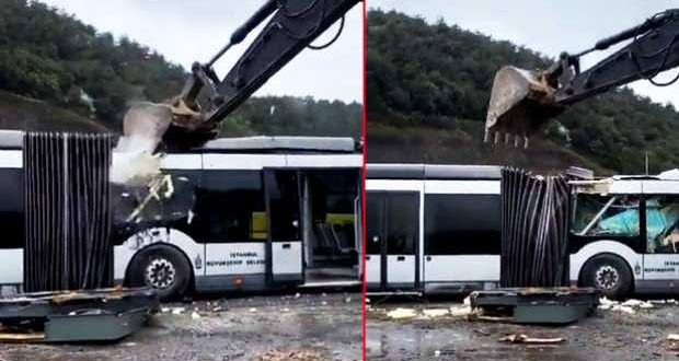 İBB'nin metrobüsleri kepçeyle parçalaması sosyal medyada tepkiyle karşılandı