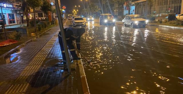 Osmaniye'de sağanak! Ev ve işyerlerini su bastı