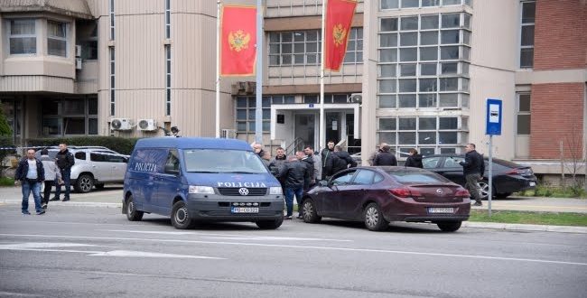 Podgorica'da mahkeme binasına el bombalı saldırı