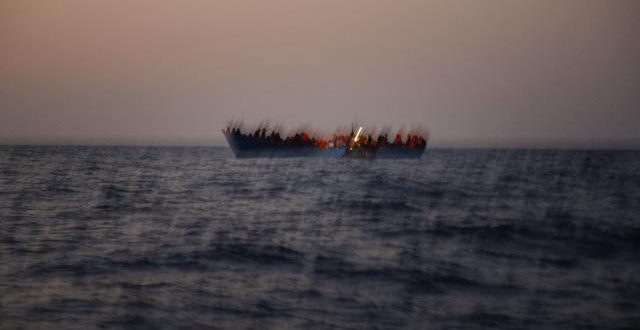 Tunus açıklarında düzensiz göçmen teknesi battı