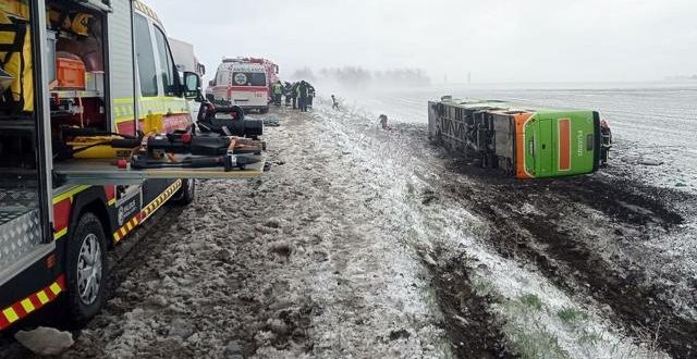 Ukrayna’da yolcu otobüsü şarampole yuvarlandı