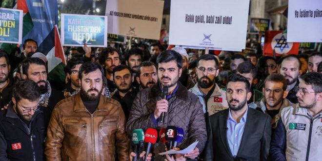 Fatih Camii'nde İsrail'in Mescid-i Aksa baskınına protesto