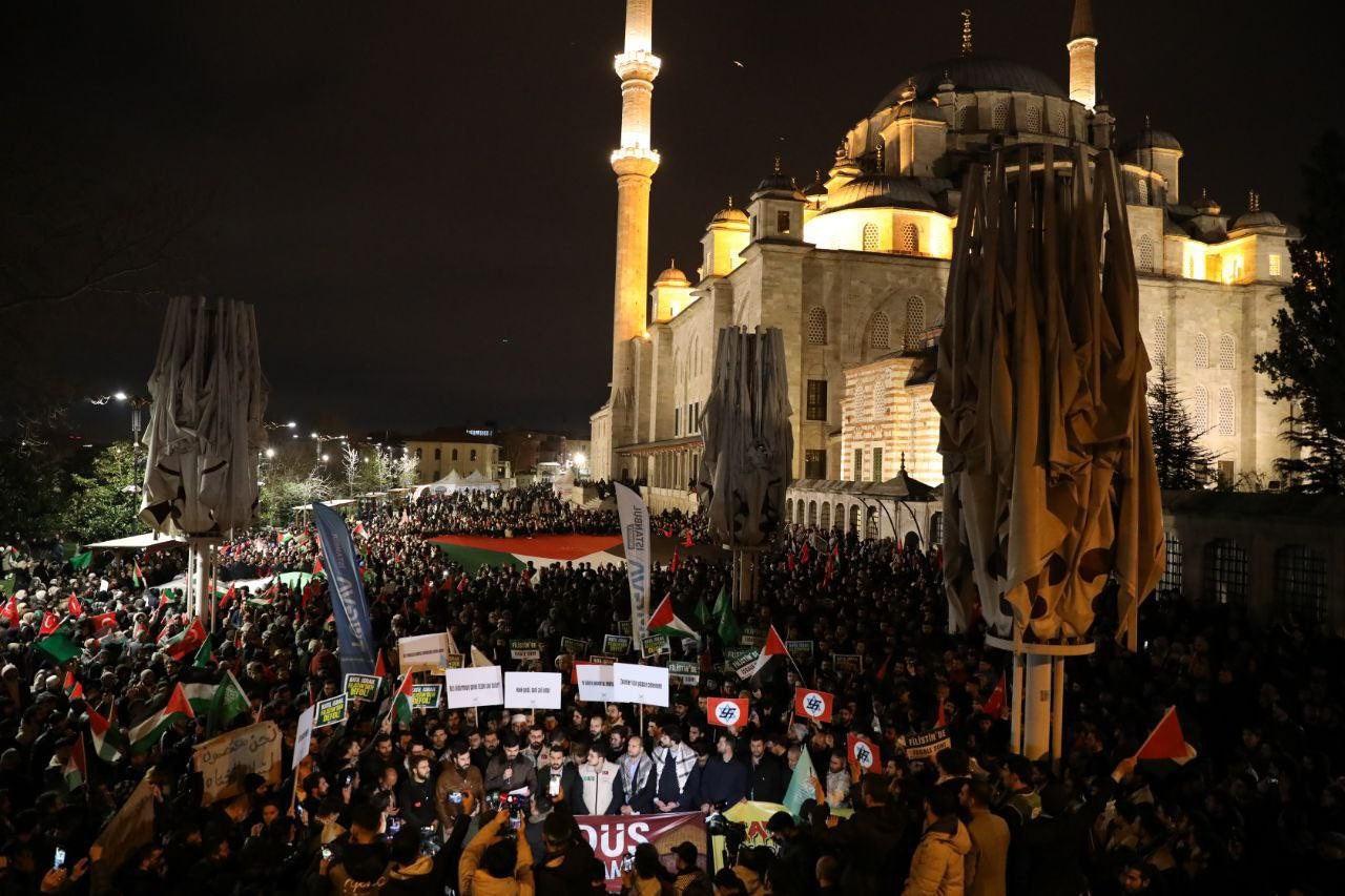 Fatih Camii'nde İsrail'in Mescid-i Aksa baskınına protesto