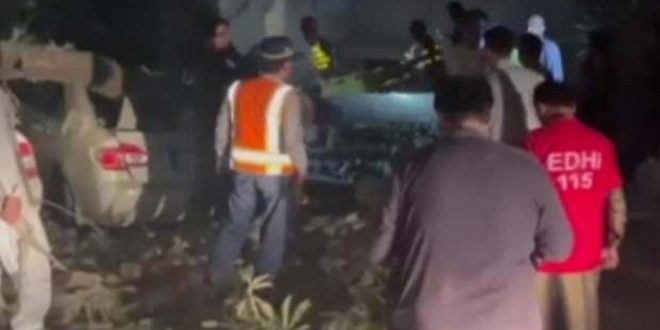 Pakistan'da karakola canlı bomba: 10 ölü, 28 yaralı