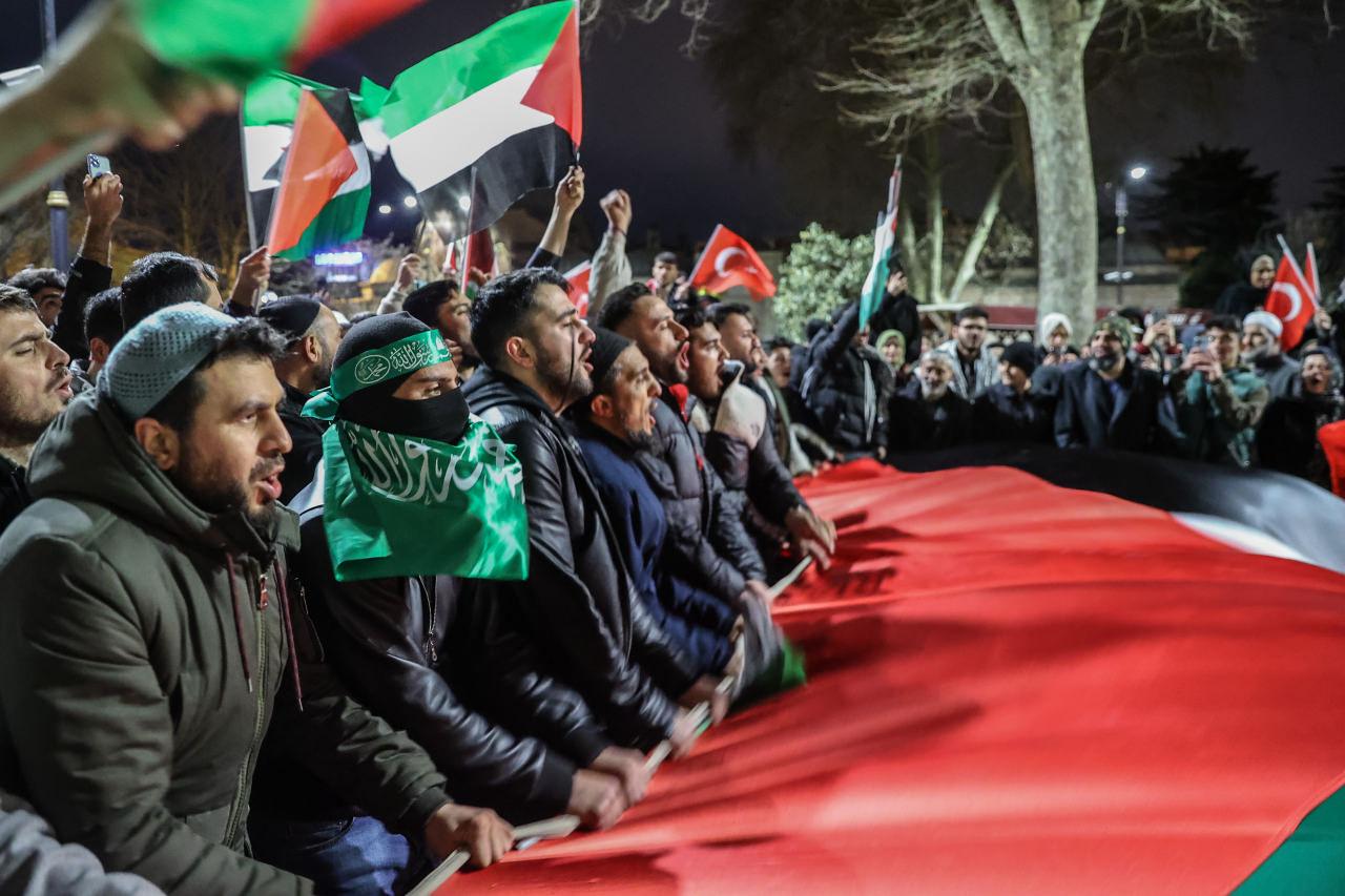 Fatih Camii'nde İsrail'in Mescid-i Aksa baskınına protesto