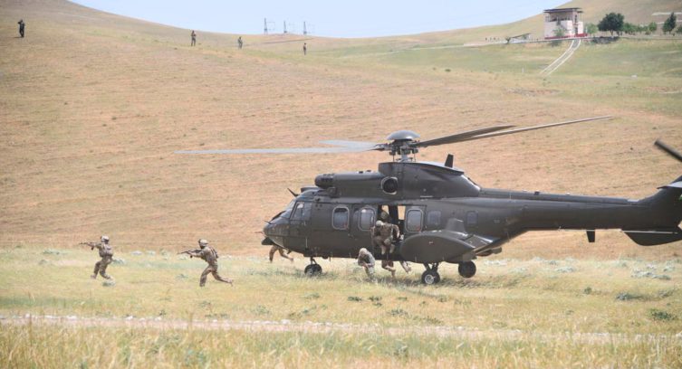 Özbekistan-Kazakistan ortak askeri tatbikat yaptı