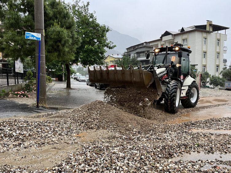 Denizli'de yollar göle döndü!