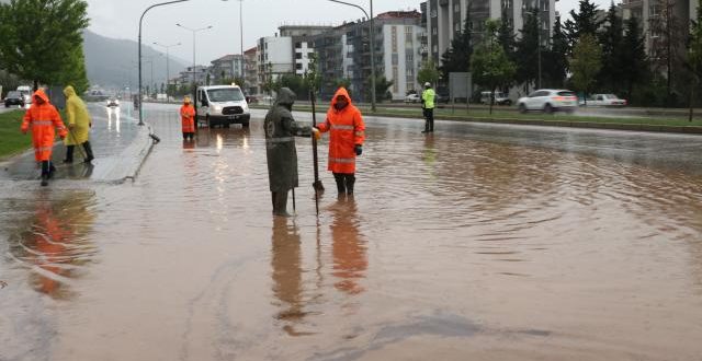 Denizli'de yollar göle döndü!