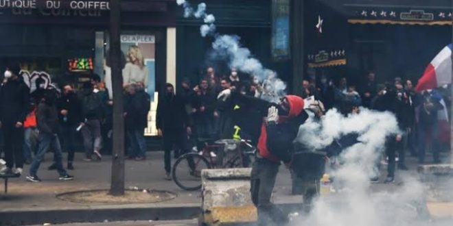 Fransa'da protesto gösterileri devam ediyor! İş yerleri hedefte