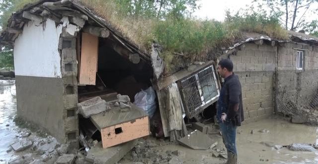 Muş'ta sağanak sele döndü: Maddi hasar oluştu