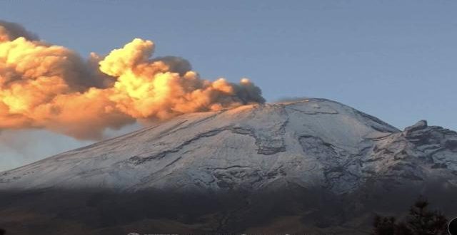 Popocatepetl Yanardağı’nda şiddetli patlamalar yaşanıyor