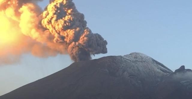 Popocatepetl Yanardağı'ndaki patlamalar sebebiyle okullar tatil edildi