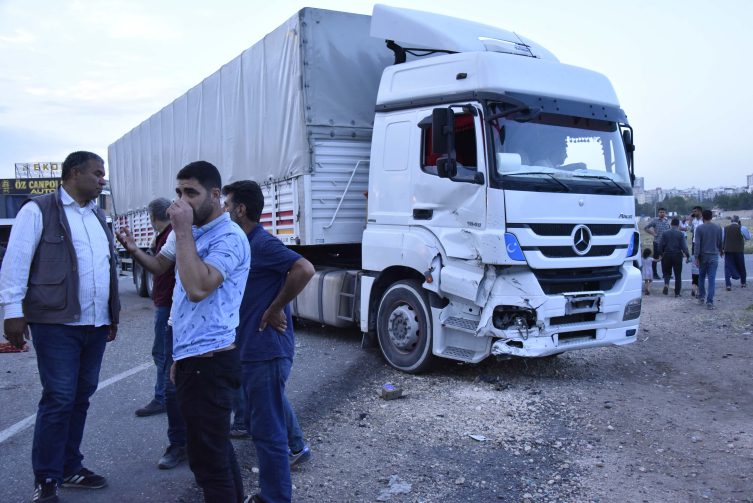 Şanlıurfa'da kaza! Şoför olay yerinden kaçtı