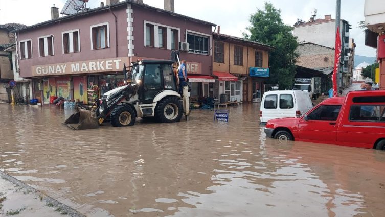 Amasya'da caddeler göle döndü