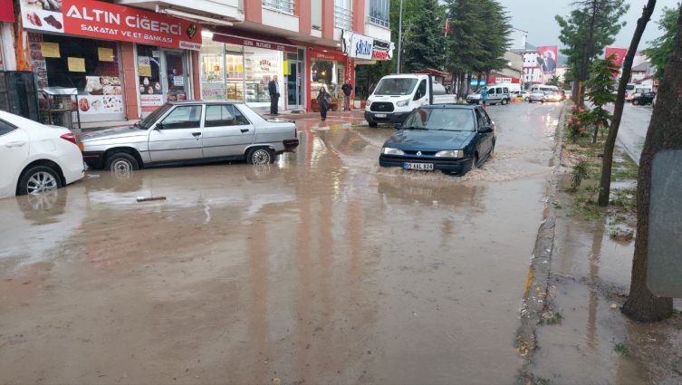 Amasya'da caddeler göle döndü