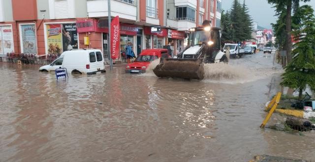 Amasya'da caddeler göle döndü