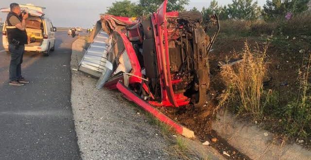 Denizli'de yolcu otobüsü ile tır çarpıştı: 2 ölü