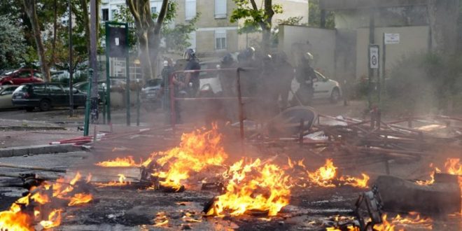 Fransa polisi 17 yaşındaki genci öldürerek, yeni bir protesto dalgasının fitilini ateşledi!