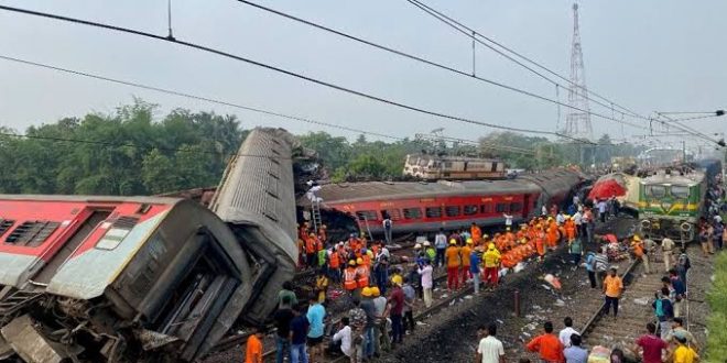 Hindistan'da meydana gelen tren kazasında ölü sayısı arttı