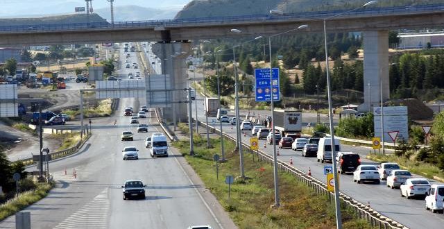 'Kilit kavşak' Kırıkkale'de Bayram yoğunluğu yaşanıyor