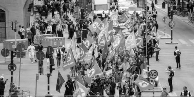 PKK'nın İsveç'teki elemanları yeni terör yasasını protesto etti!