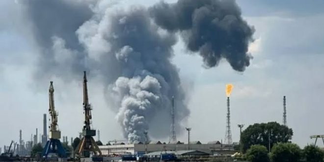 Romanya'nın en büyük petrol rafinerisinde patlama