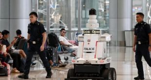 Singapur'da yeni uygulama! Robot polisler işbaşında