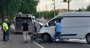 Diyarbakır’da 2 minibüs kafa kafaya çarpıştı