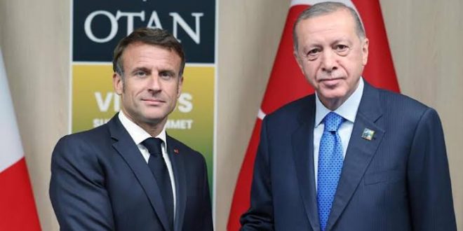 Erdoğan ile Macron baş başa görüştü!