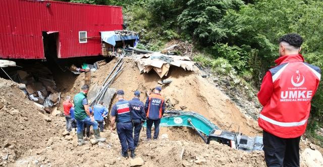 Göçük altında kalan işçiden kötü haber geldi