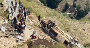 Kars'ta korkunç kaza! Yolcu otobüsü viyadükten düştü