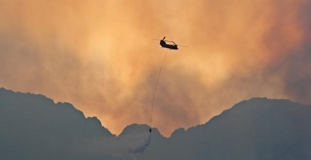 Kemer'de gece görüşlü helikopterlerle söndürme çalışmaları devam ediyor