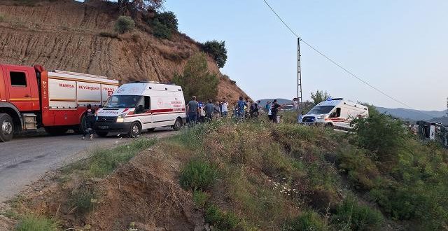 Manisa'da minibüs şarampole devrildi