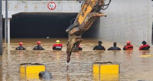 Sel sonucu sular altında kalan tünelden 13 kişinin cesedi çıkarıldı