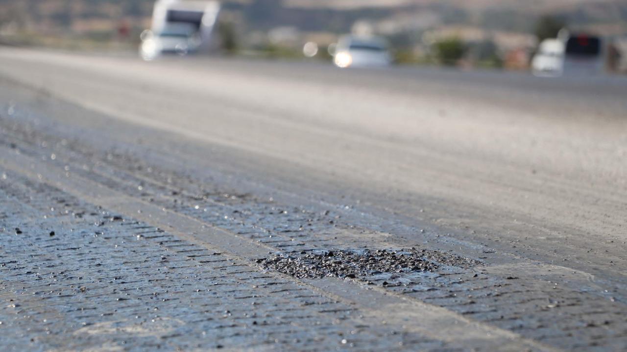 Denizli'de sıcak hava asfaltı eritti