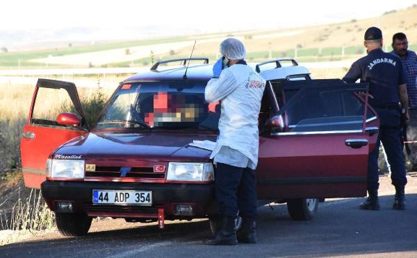 Otomobil içinde bulunan cesetlerin sırrı araştırılıyor