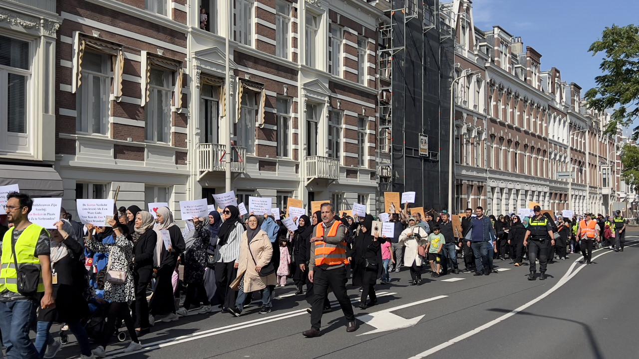 Hollanda’daki Müslümanlardan, Kur'an-ı Kerim'e yönelik saldırılara tepki yağdı