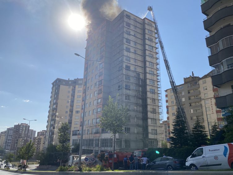 Kayseri'de yangın dehşeti! Tadilat yapan işçi can verdi