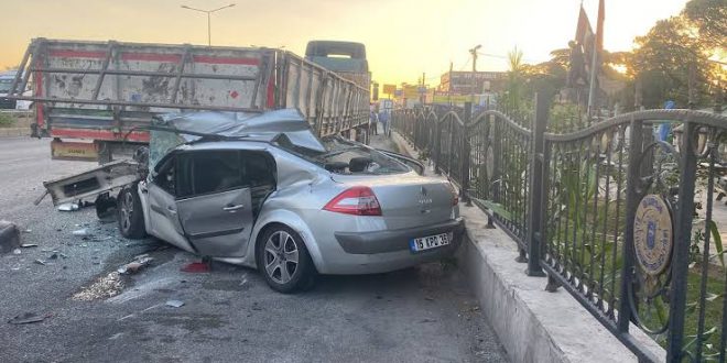 Bursa Karacabey'de feci kaza! Tıra çarpan otomobilde 4 kişi can verdi