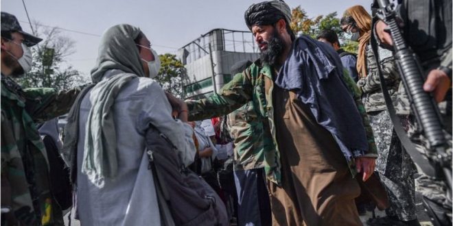 Taliban'dan feminist yapılanmalara izin yok!