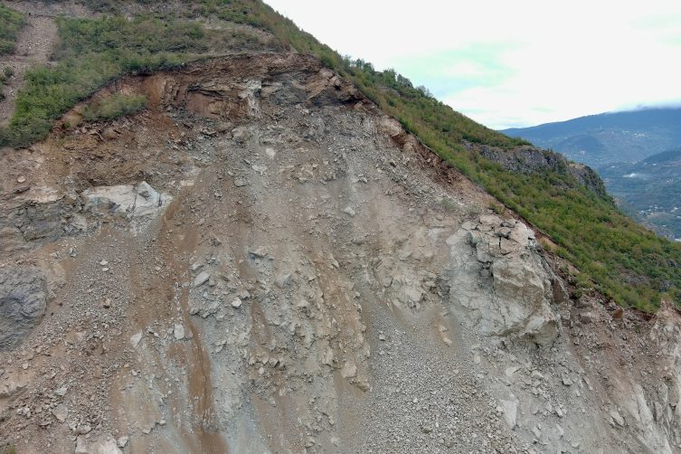 Trabzon'da taş ocağı çöktü