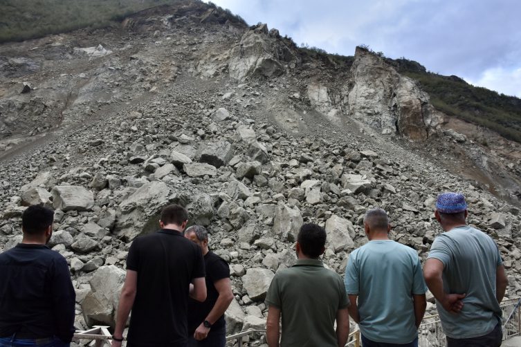 Trabzon'da taş ocağı çöktü