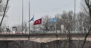 Yunanistan 'casus' suçlamasıyla 2 Türkiye vatandaşını gözaltına aldı